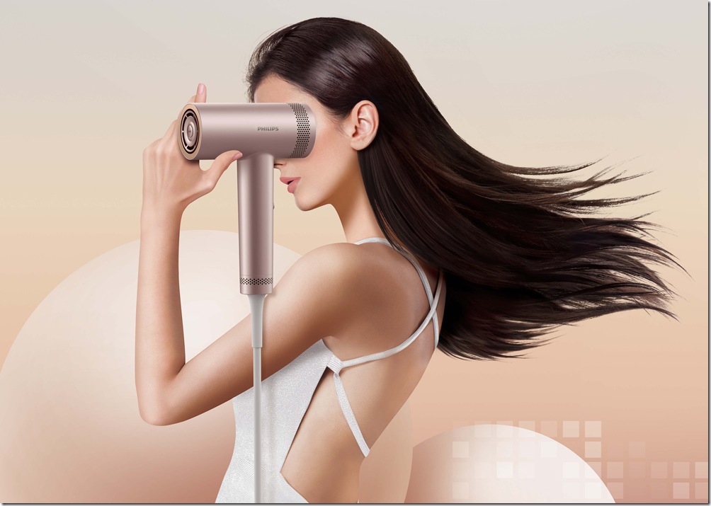 飛利浦「BLDC高速負離子護髮吹風機BHD837／11」，讓每一種造型都能散發柔順光澤，隨時隨地自在享受別人的看「髮」。