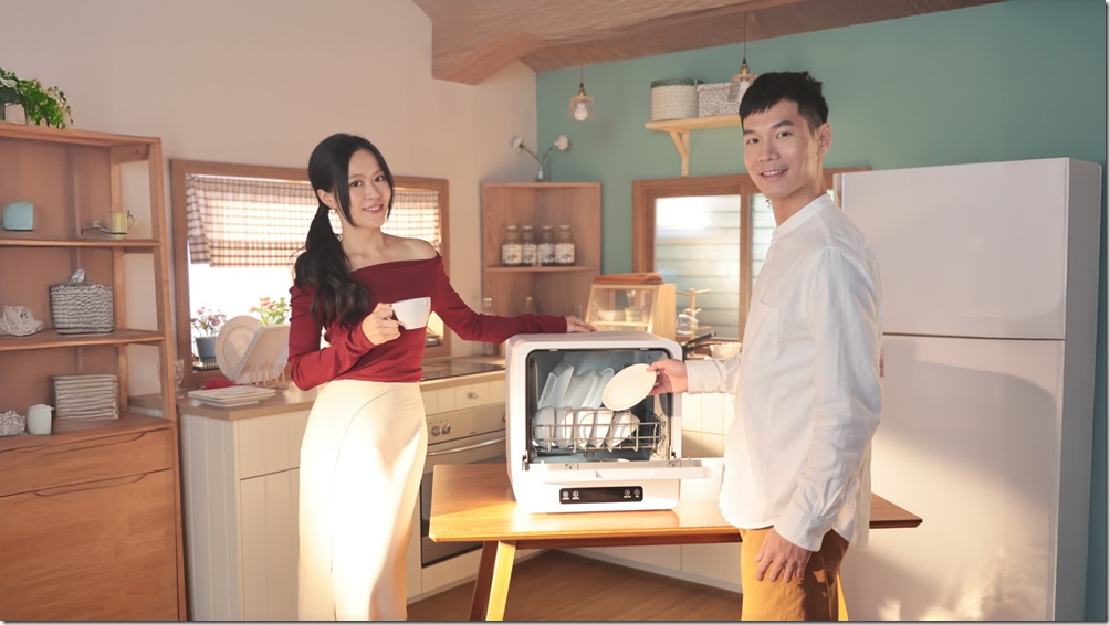 DIKE全自動臭氧烘乾洗碗機，洗淨殺菌烘乾一次搞定。