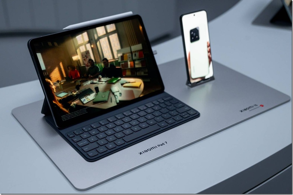 05. Xiaomi Pad 7 Series 基於 Xiaomi HyperOS 2，透過 Xiaomi HyperConnect 帶來更直觀流暢的跨設備整合體驗，進一步提升多工處理能力。