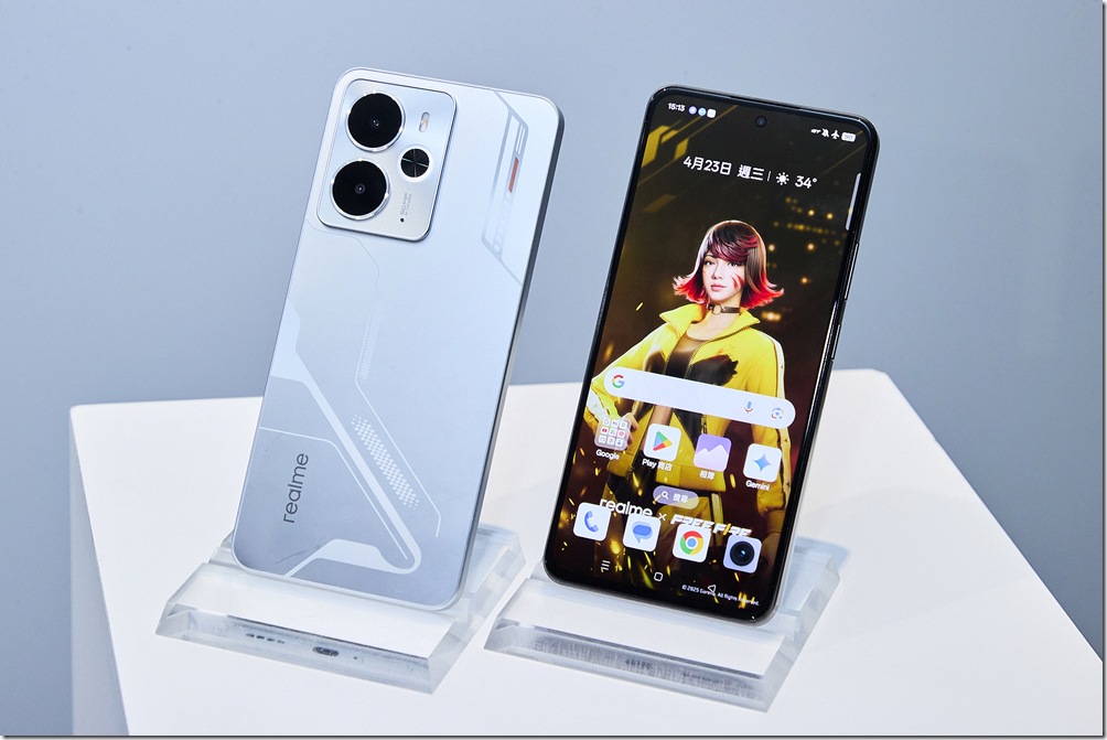 【新聞照片】realme 14 5G 推出全新「機甲銀」與「鐵岩棕」兩款時尚色系，建議售價為新台幣 11,990 元。新機將於 4 月 25 日開賣，並自 5 月 1 日起由台灣大哥大獨家販售。