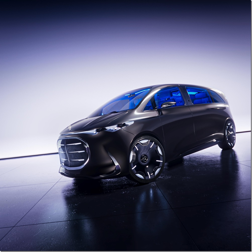 圖13、車頭以三道發光玻璃飾條結合三芒星頭燈與迎賓光影效果