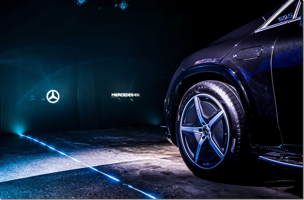 圖8、多光束智慧型數位頭燈細膩的投影畫面還能投射璀璨動畫