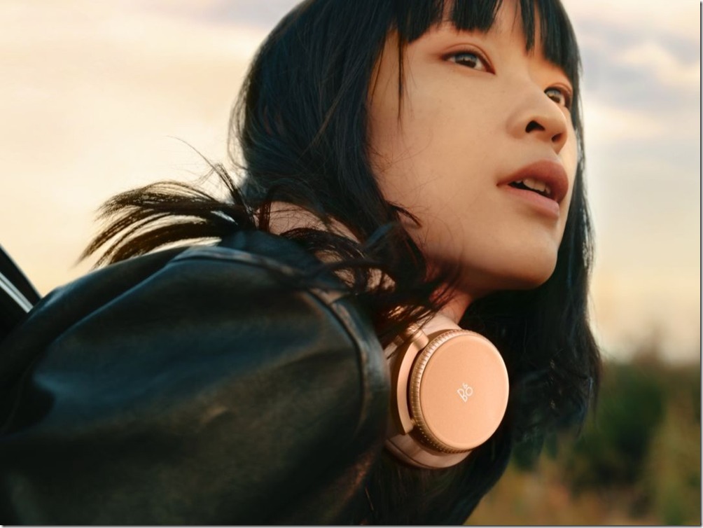 圖4. B&O 旗艦款耳機 Beoplay H100,具高品質的音效揉合 B&O 經典美學的精緻設計 圖4. B&O 旗艦款耳機 Beoplay H100,具高品質的音效揉合 B&O 經典美學的精緻設計