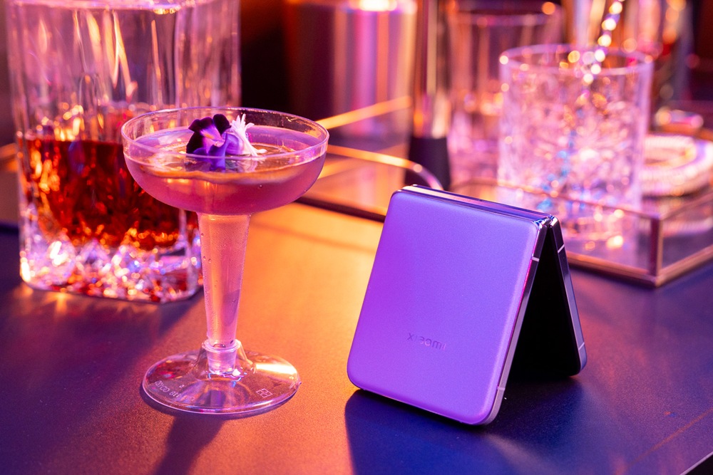 03. 父親節活動期間 Xiaomi MIX Flip 限時直降 NT$10,000，優惠價只要 NT$19,999，兩萬元有找即可入手兼具時尚與實用的折疊手機，讓爸爸一開機就吸睛全場。