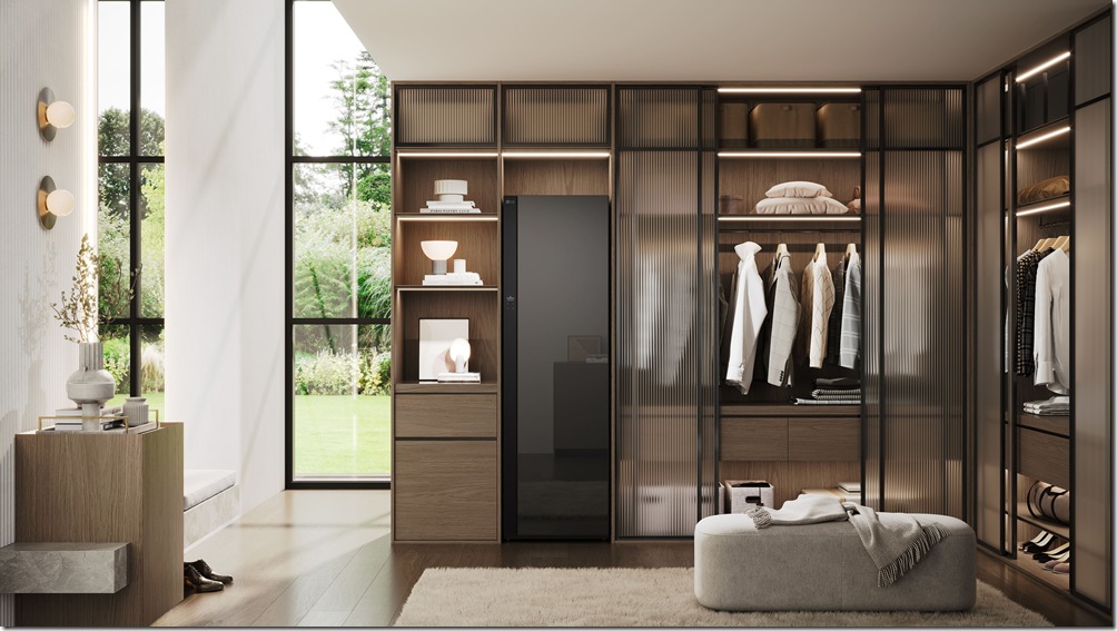 【新聞圖片1】LG Styler能有效去除灰塵與異味，連西裝、襯衫或帽包等難洗衣物也能輕鬆在家完成護理