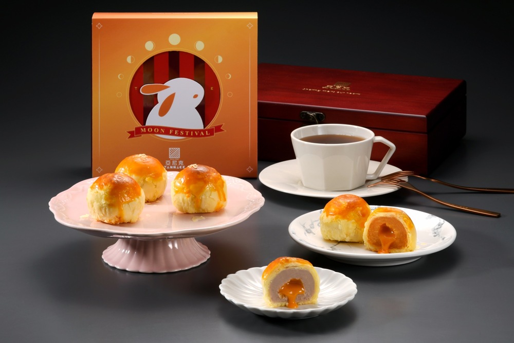 04_亞尼克推出典藏、經典兩款奶黃流心蛋黃酥禮盒,8月13日起至15日,限時三天限量預購優惠95折 04_亞尼克推出典藏、經典兩款奶黃流心蛋黃酥禮盒,8月13日起至15日,限時三天限量預購優惠95折