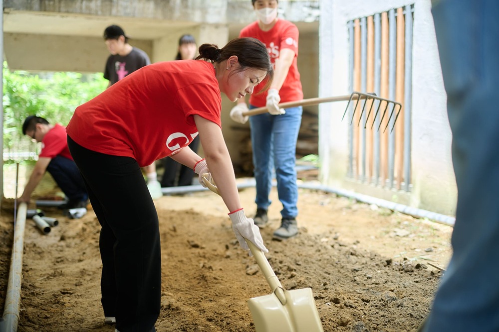 【新聞圖片4】除捐贈智慧家電外，LG志工也投入環境修繕與維護，展現企業關懷