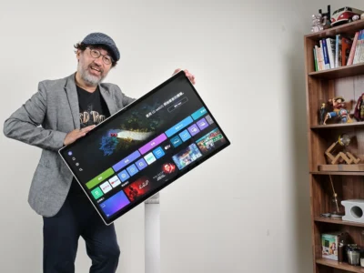 LG Smart Monitor Swing 斜槓機實測 從沙發到書桌 一台螢幕橫跨工作與娛樂