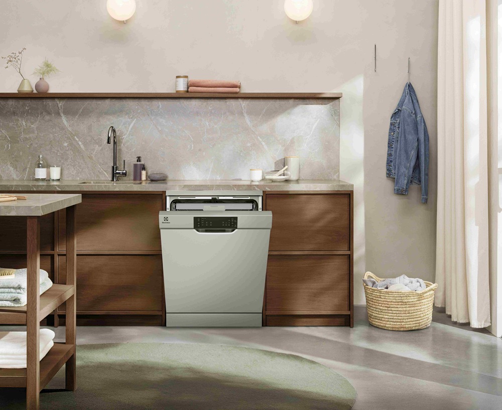 【新聞照片4】伊萊克斯特別提供免費場勘服務，購機享免費到府安裝，再加贈 Finish 亮碟洗碗三件組，立即開啟一鍵搞定碗盤清潔的全新日常