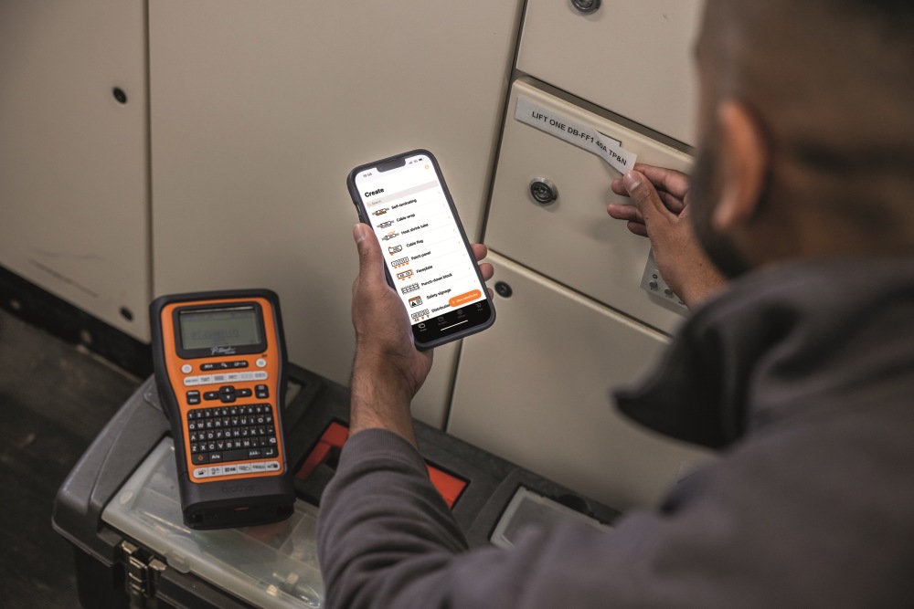 Brother新品PT-E560BTVP支援高解析列印與寬幅標籤，專為專業工程現場打造高效標示解決方案