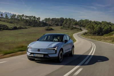 Volvo EX30 單馬達 Core 與 Plus 正式登場：272hp 馬力、69kWh 電池，續航里程達 595 公里