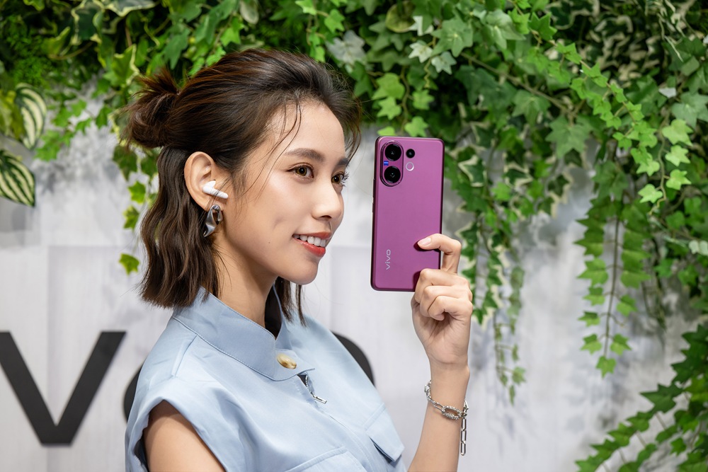 【新聞照片09】vivo Buds Air3推雲朵白、藍莓藍雙色，售價1,199元。