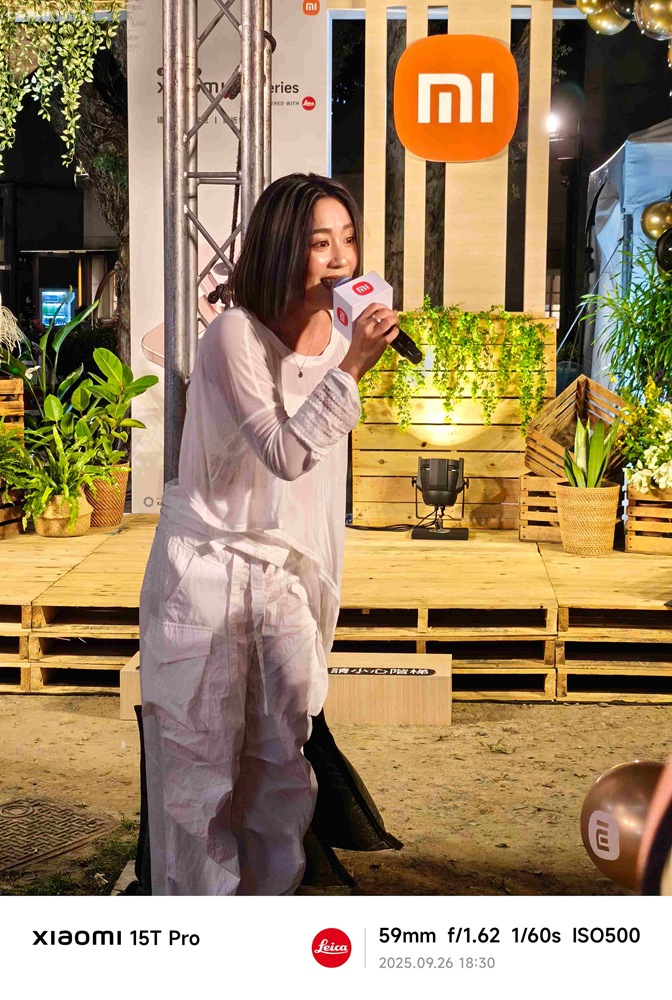 02. 「小米聚光時刻」首日特別邀請「小男孩樂團」主唱米非 Mify 與新生代實力唱作歌手 ZORN 帶來熱力演出，演唱多首膾炙人口的歌曲。」