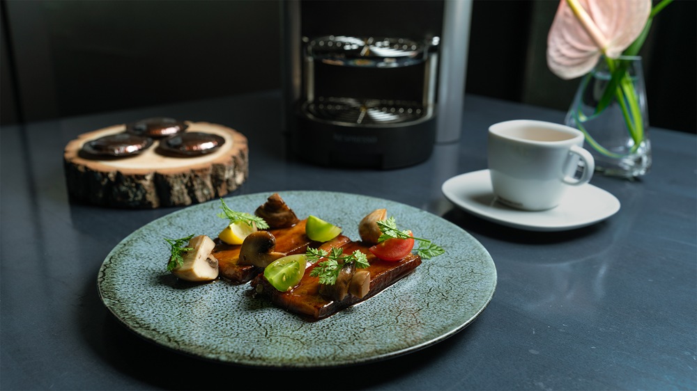 圖4：果香燒五花，選用義式經典系列—馥緹咖啡（Forte）製作的獨特醬汁來搭配。