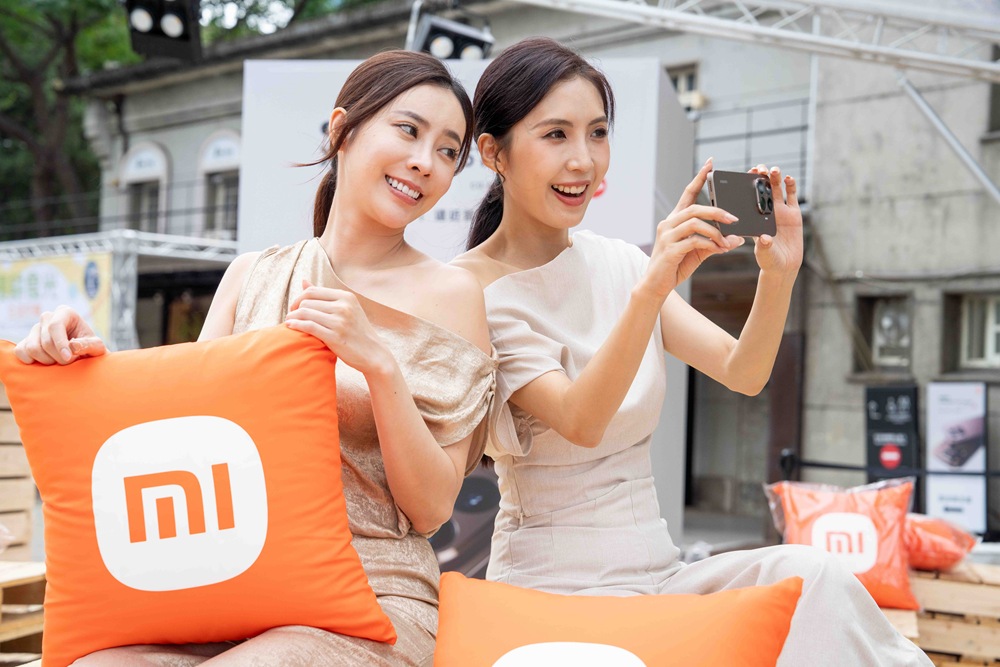 05. 「小米聚光時刻」體驗活動 9 月 27 日由實力派歌手洪言翔接棒，9 月 28 日則由民謠雙男聲樂團 Theseus 忒修斯壓軸登場，為連假畫下完美句點。