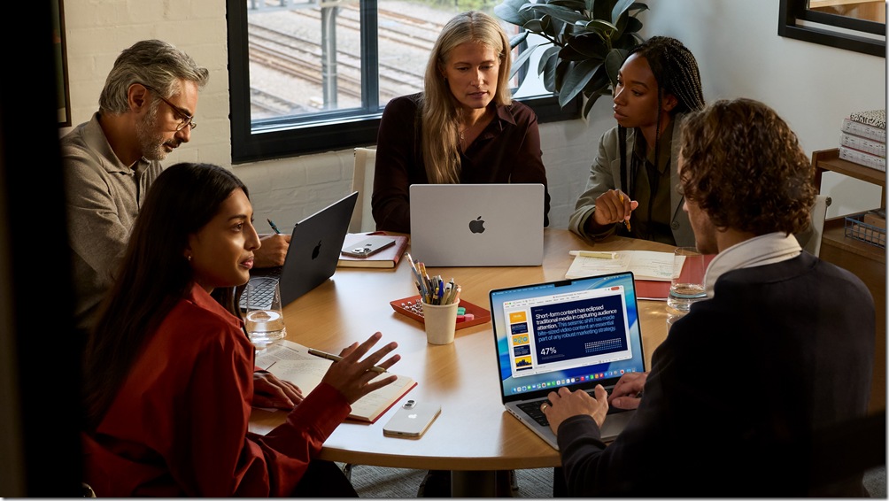 Apple-MacBook-Pro-14-in-lifestyle-business-251015