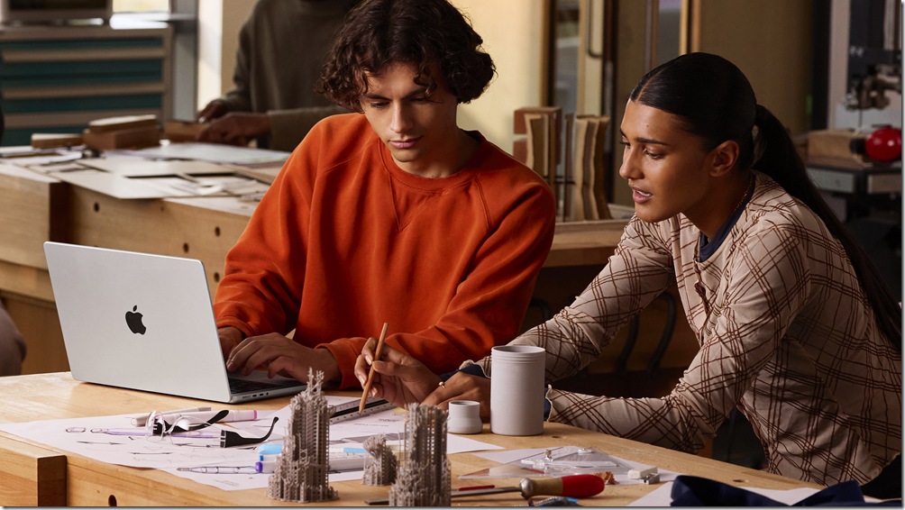 Apple-MacBook-Pro-14-in-lifestyle-work-251015