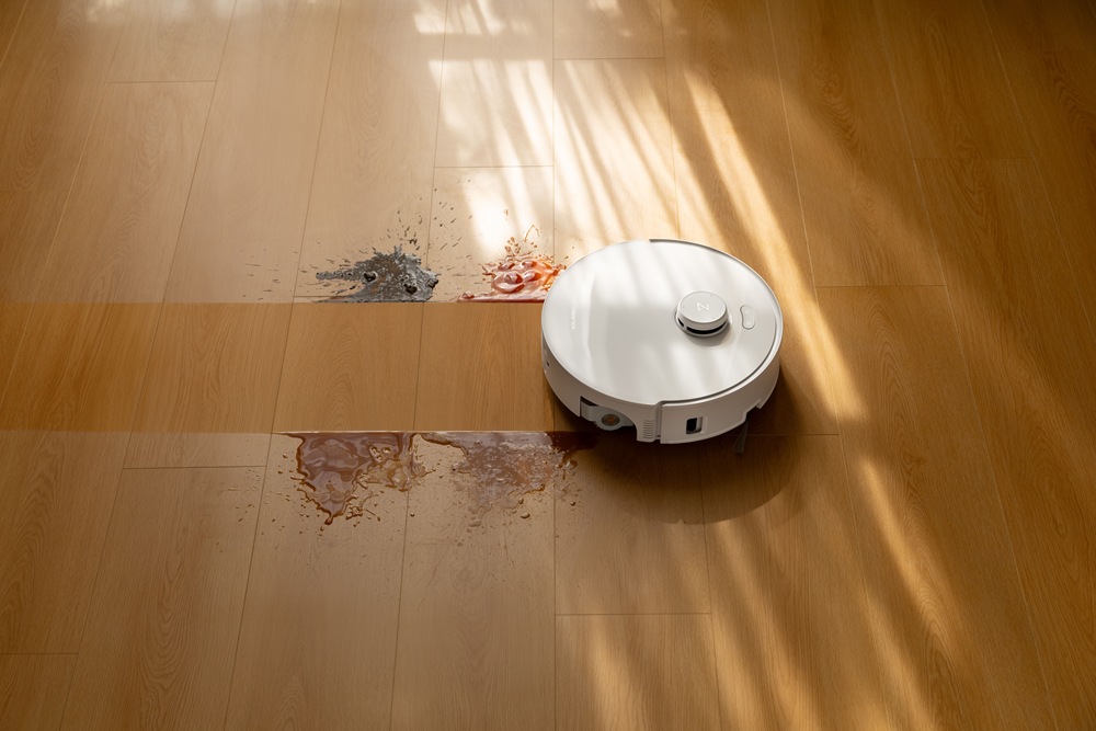 Qrevo Curv 2 Flow 使用SpiraFlow 活水強壓滾筒拖地系統,搭載270 mm超長滾筒,進行每分鐘220次高速刮污、2.5倍增壓向下拖地,凝固的醬油、咖啡漬、廚房地面油污等常見頑固污漬皆能一次清除。 Qrevo Curv 2 Flow 使用SpiraFlow 活水強壓滾筒拖地系統,搭載270 mm超長滾筒,進行每分鐘220次高速刮污、2.5倍增壓向下拖地,凝固的醬油、咖啡漬、廚房地面油污等常見頑固污漬皆能一次清除。