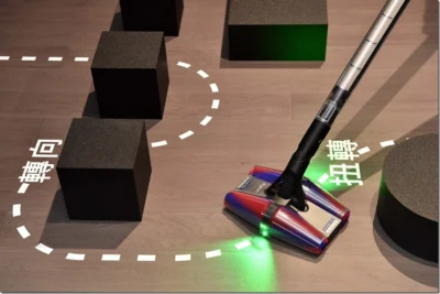 Dyson PencilVac 鉛筆吸塵器登台 Fluffycones 四錐吸頭強化邊角清潔 360 度靈活轉向技術讓居家清掃零死角