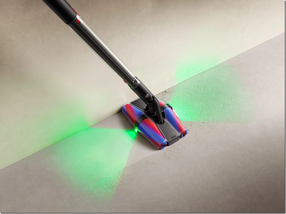 圖3-2：Dyson PencilVac™ Fluffycones鉛筆吸塵器採用全新的Fluffycones™四錐全向吸頭，具360度靈活轉向技術及雙向光學探測系統，打造一步到位的精準清潔體驗。