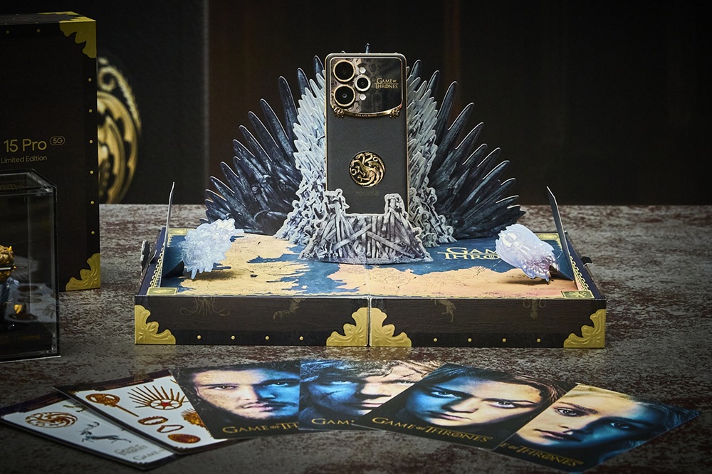 【新聞照片】realme首次與華納兄弟探索全球消費品部攜手推出的realme 15 Pro 權力遊戲限量版，採用「龍焰黑」為主色，建議售價NT$15,990，全球限量5,000支，將於10月31日正式上市。