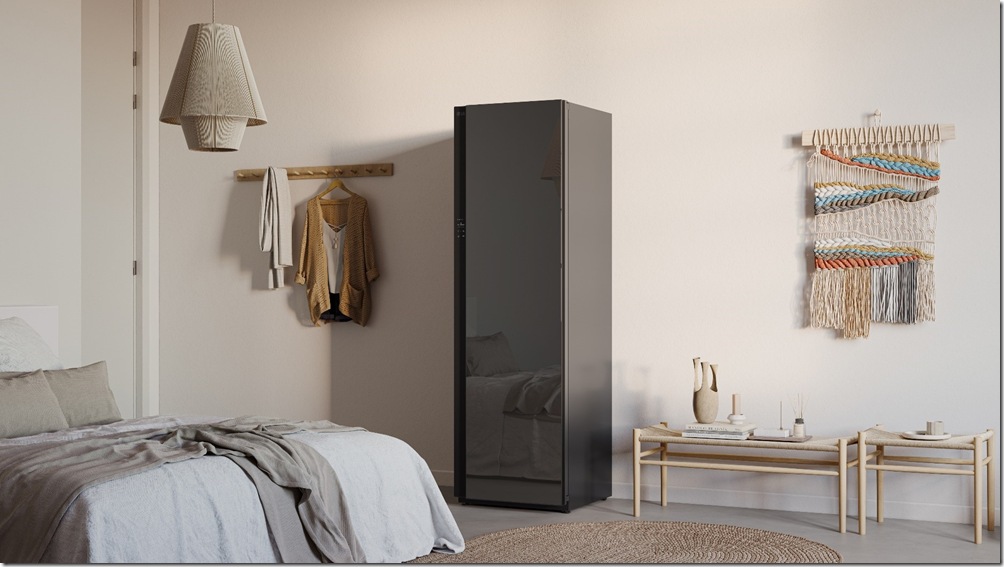 【新聞圖片6】LG Styler蒸氣電子衣櫥第二代一機搞定除菌除臭除皺除濕，鏡面外觀更可作為全身鏡
