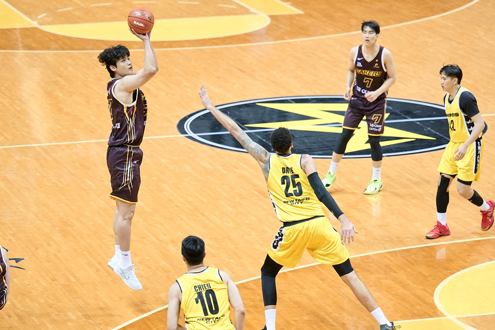 【新聞圖片1】韓國職籃勁旅昌原LG獵隼來台參賽，帶動籃球迷熱烈關注