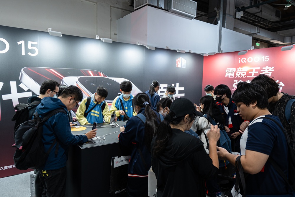 6. iQOO 電競手機體驗區