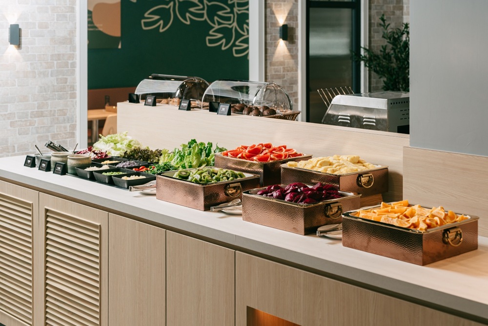 04_TOK牛排屋舒活自助吧精選18種以上新鮮時旬蔬果，還能吃到宜蘭行健村小農直送的當季有機生菜