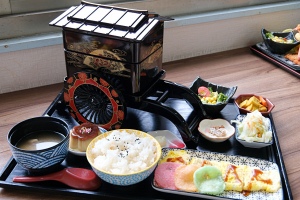 彰化火車站美食推薦｜秋本家平價日式定食