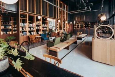 台南文青旅宿-友愛街旅館U.I.J 書店大廳、露臺一次滿足