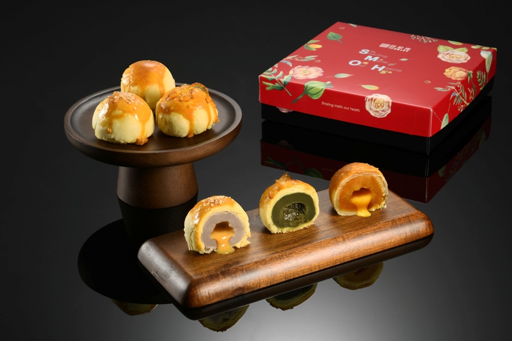 02_年節伴手禮推薦，亞尼克奶黃流心軟心酥9入禮盒，新增抹茶香柚軟心酥口味，售價912元。