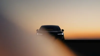 Volvo EX60 以 810 公里續航與快速充電亮相 純電長途旅行更輕鬆