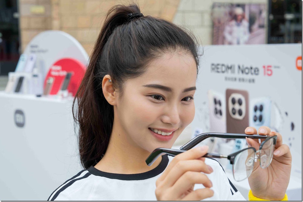 10. 輕巧耐用又充滿智慧的米家智慧音頻眼鏡，以 27.6g 的整機超輕巧重量，搭配 5mm 的纖細鏡腳