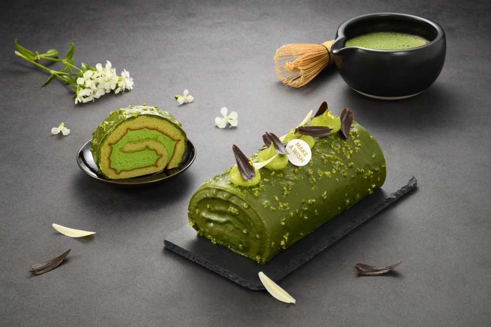 03_獨有華麗造型入口即化，亞尼克宇治抹茶脆皮巧克力生乳捲，售價799元