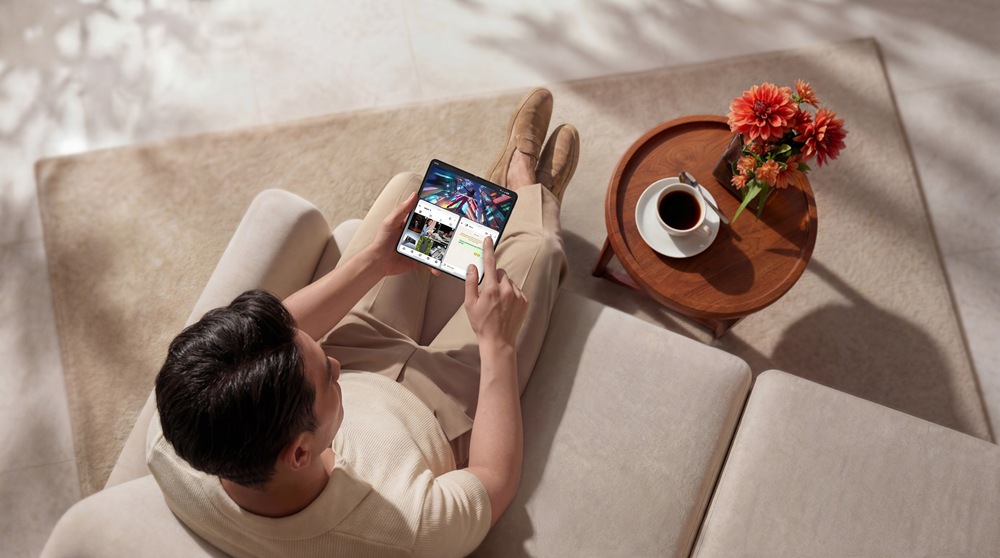 OPPO Find N6全新「自由視窗 」功能，可同時開啟多達四個應用程式，還可自由調整視窗大小與比例，適應各種工作流程。