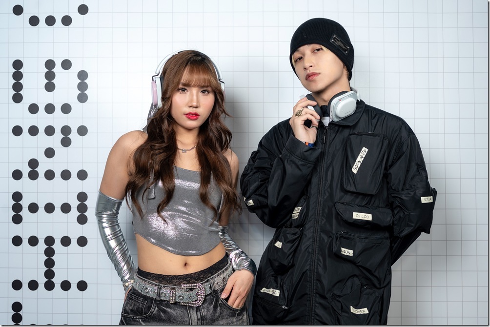 圖 7:Nothing 全新 Headphone (a) 頭戴式耳機提供四款活力配色,具備同級最強 5 天續航力與獨家相機快門模式,是音樂迷與創作者的最佳時尚配件。 圖 7:Nothing 全新 Headphone (a) 頭戴式耳機提供四款活力配色,具備同級最強 5 天續航力與獨家相機快門模式,是音樂迷與創作者的最佳時尚配件。