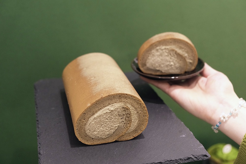 02_亞尼克白色情人節推薦，1.5倍濃升級的「極濃宇治焙茶生乳捲」，售價699元