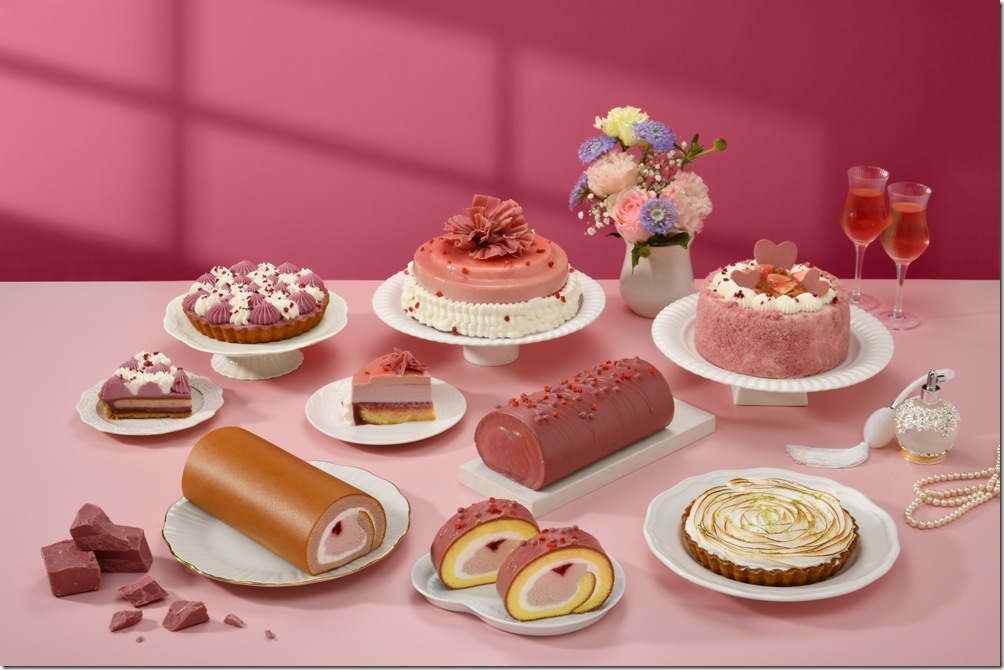 02_選用全球第四種巧克力，亞尼克將天然夢幻的粉紅色澤與莓果香，化成母親節的浪漫華麗元素，獻上紅寶石巧克力系列饗宴