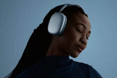 AirPods Max 2 登場 搭載 H2 晶片、主動式降噪提升 1.5 倍，支援適應性音訊與即時翻譯