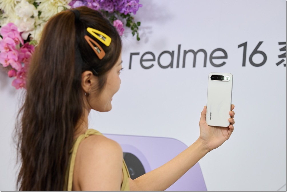 【新聞照片】最強潮自拍神機 realme 16 5G,4月17日起開放預購、4月23日正式開賣,建議售價 NT$14,990。 【新聞照片】最強潮自拍神機 realme 16 5G,4月17日起開放預購、4月23日正式開賣,建議售價 NT$14,990。