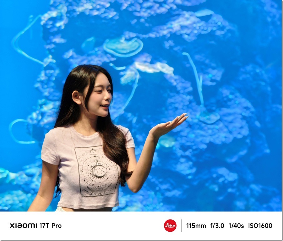 03. 面對光線變化與人潮干擾,Xiaomi 17T Series 的 5x 長焦同樣展現靈活取景優勢,即使與拍攝主體保持舒適距離,也能輕鬆聚焦人物神情與空間細節。 03. 面對光線變化與人潮干擾,Xiaomi 17T Series 的 5x 長焦同樣展現靈活取景優勢,即使與拍攝主體保持舒適距離,也能輕鬆聚焦人物神情與空間細節。