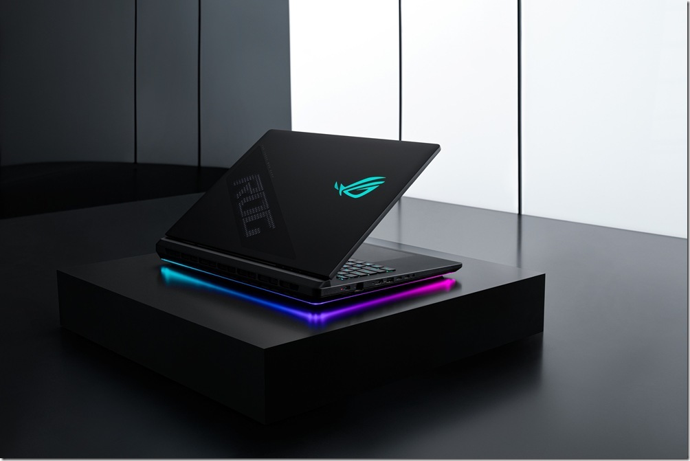 ROG STRIX SCAR 18背蓋使用AniMe Vision顯示器,玩家可自訂專屬動態圖樣,將筆電化為展現個人態度的潮流單品。 ROG STRIX SCAR 18背蓋使用AniMe Vision顯示器,玩家可自訂專屬動態圖樣,將筆電化為展現個人態度的潮流單品。