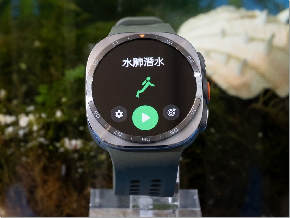 Galaxy Watch Ultra2 具備 IP69K、10 ATM 防水等級，並通過 EN13319 潛水設備專業認證，具備水肺潛水等級的耐用性