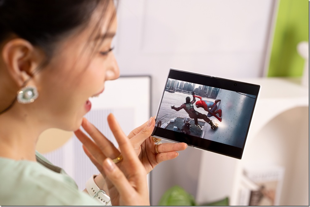 【新聞照片04】Galaxy Z Fold8 全新4：3寬螢幕比例提供開闊的畫面，盡情享受追劇與遊戲樂趣