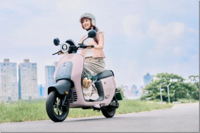 Gogoro EZZY 新增「淺粉」、「灰藍」莫蘭迪車色，早鳥價 59,980 元、9 月 27 日前資費 168 元起
