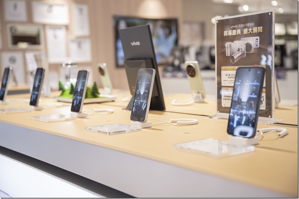 【vivo新聞照片01】9 月 30 日前,信義 A13 體驗店同步提供一系列開幕期間限定購機與體驗好禮 【vivo新聞照片01】9 月 30 日前,信義 A13 體驗店同步提供一系列開幕期間限定購機與體驗好禮