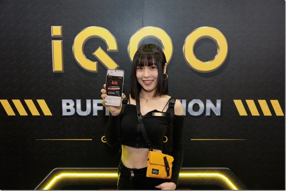 【iQOO新聞照片04】按讚追蹤 iQOO Taiwan Facebook 或 Instagram,留言分享團戰經典翻車瞬間,並標記兩位戰友,就能抽手機、耳機等神裝。 【iQOO新聞照片04】按讚追蹤 iQOO Taiwan Facebook 或 Instagram,留言分享團戰經典翻車瞬間,並標記兩位戰友,就能抽手機、耳機等神裝。
