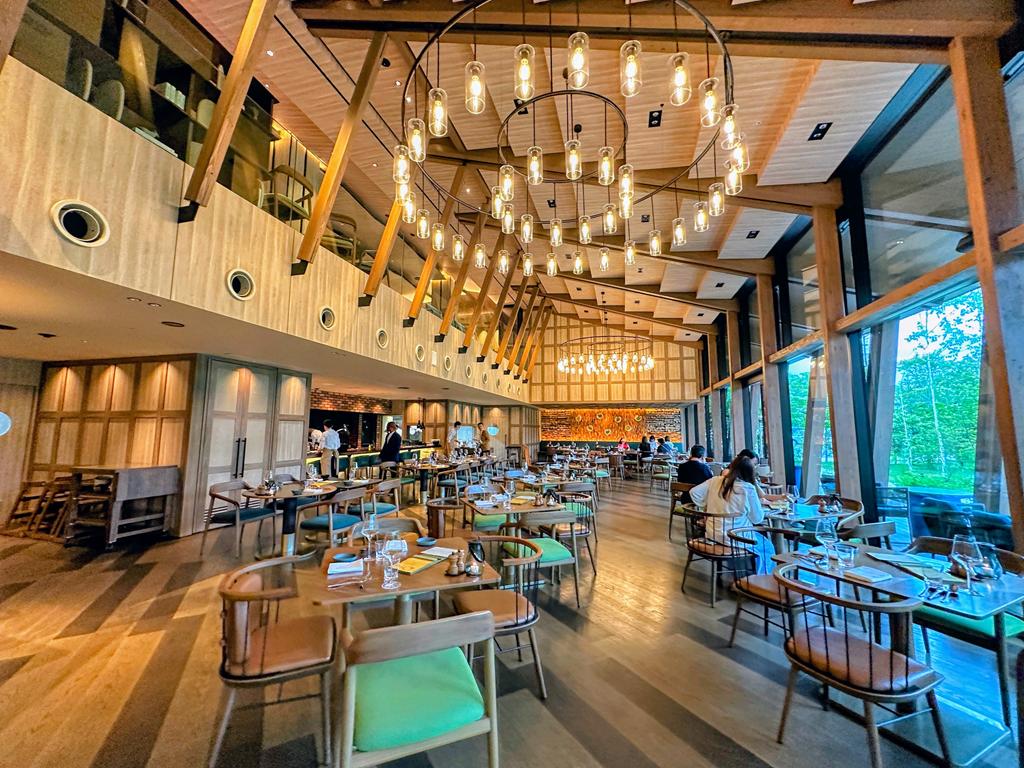 Hotel Indigo Karuizawa-木質大廳、森林景觀