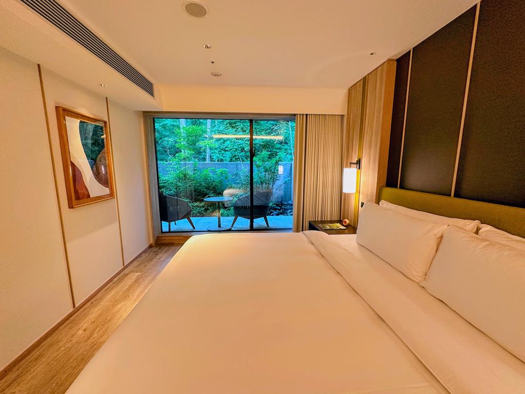 Hotel Indigo Karuizawa-木質大廳、森林景觀